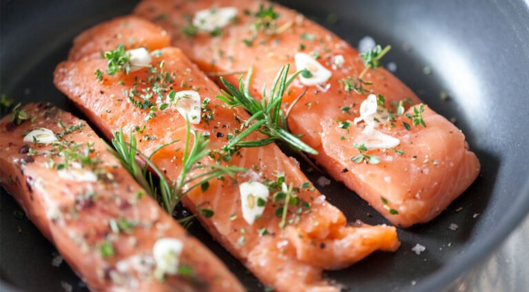 Salmon burgers with sweet potato wedges Salmon recipes for a good physique