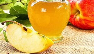 Apple seed oil makes the skin youthful and firm to remain vibrant Health benefits of apple seed oil