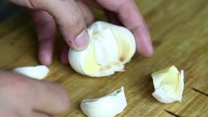 Health benefits of garlic oil