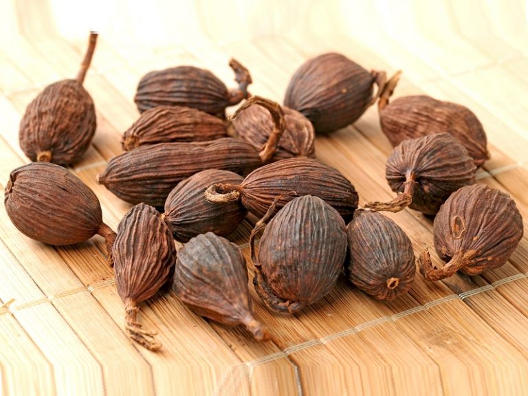 10 Best Benefits Of Black Cardamom For Skin And Hair