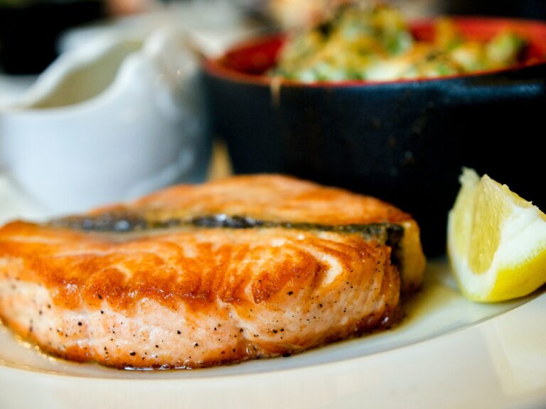 Grilled salmon burger Photo by Krisztina Papp CC0 on Pexels