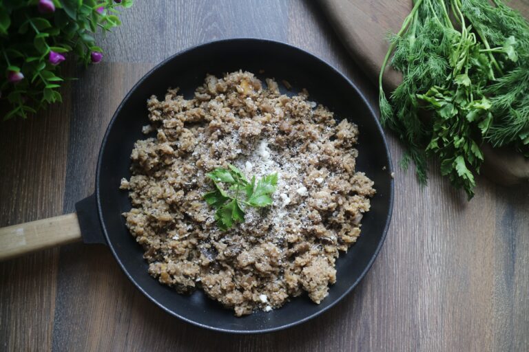Marinated chicken with cauliflower rice Photo by Olena Islamkina CC0 on Pexels
