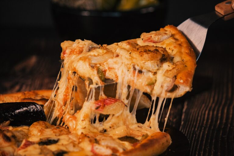 Low–carb chicken crust pizza Photo by Muhammad Ragab CC0 on Pixabay